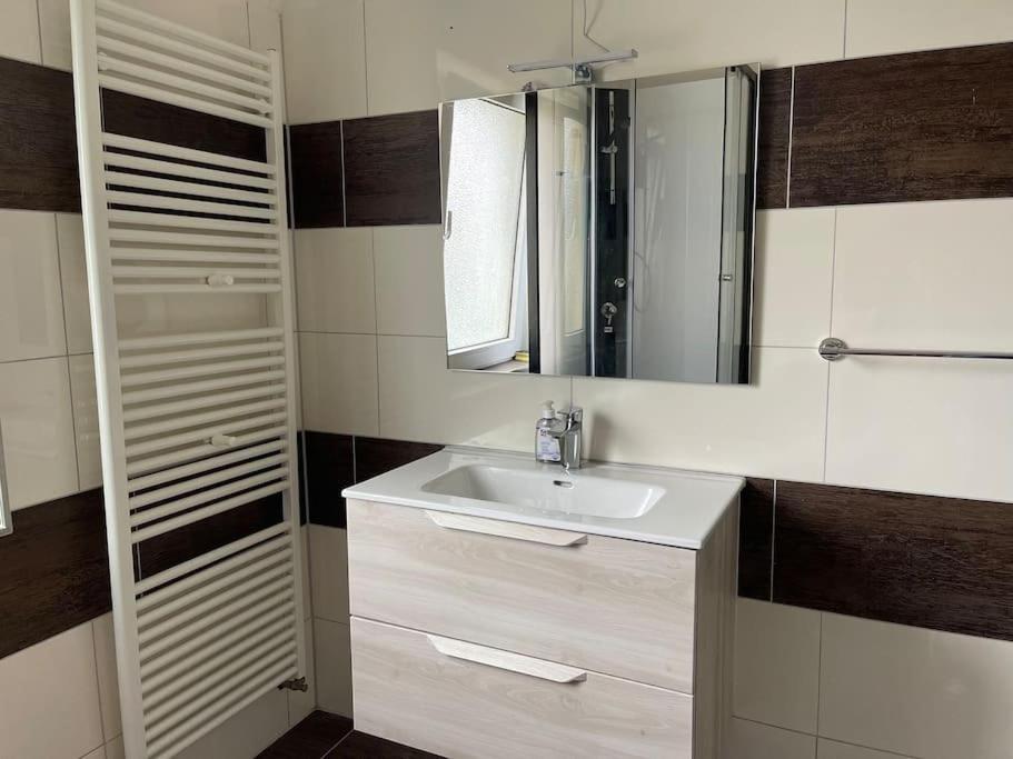 Duesseldorf Messe And Airport, 2-Bedroom Apartment With Kitchen And Garden Дуйсбург Экстерьер фото